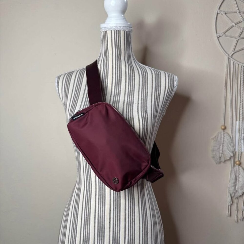Lululemon Everywhere Strap Belt Bag Burgundy Wine Merlot 1L 7.5in x 5in